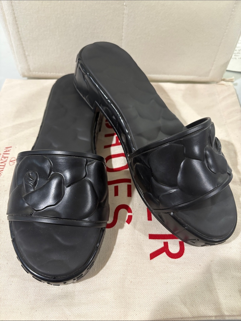 Valentino Slides